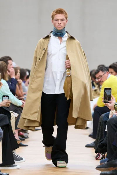 Look 25